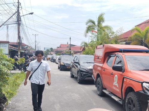 Suasana Penggeledahan Rumah Terduga Teroris di Dumai. (Foto: Bambang)