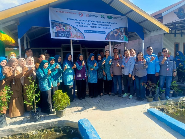 Perwakilan PT Energi Sejahtera Mas, pemerintah daerah, dan masyarakat berkumpul untuk merayakan pembukaan kembali Posyandu Bunga Rampai di Dumai setelah selesai direnovasi.