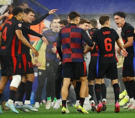 Barcelona meraih titel juara Liga Spanyol ke-28.