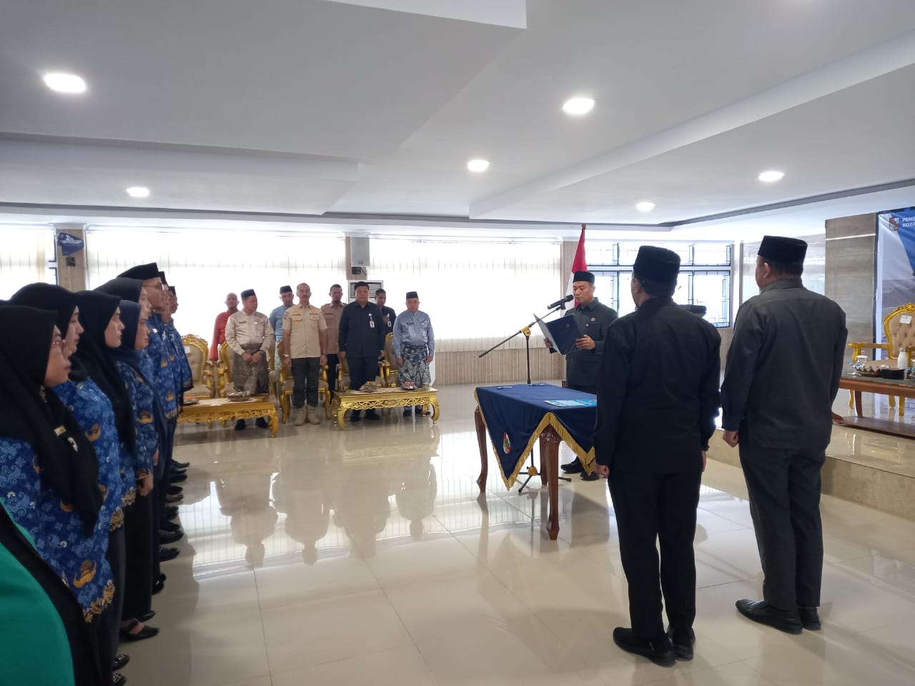 Wawako Markarius Anwar melantik puluhan pejabat fungsional dan PPPK Pemko Pekanbaru (foto/Tata)