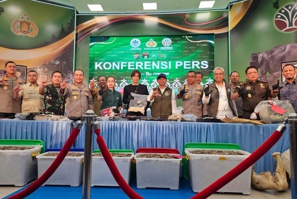 Konferensi pers kasus pembunuhan gajah Sumatera di Polda Riau.