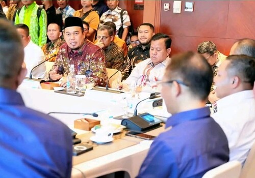 Bupati Inhu, Ade Agus Hartanto, bertemu Direktur Distribusi PLN. (Foto: Andri Subakti)