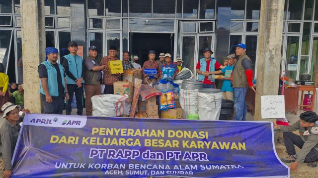 Paguyuban Riau Kompleks menyalurkan bantuan karyawan RAPP & APR untuk korban terdampak bencana alam di tiga provinsi (foto/ist)