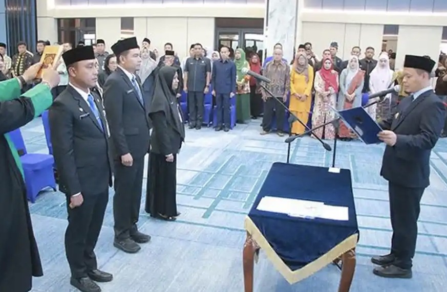 Wako Agung Nugroho lantik Reza Aulia dan Tengku Denny sebagai Kepala DLHK dan Bapenda Pekanbaru (foto/tribunpku)