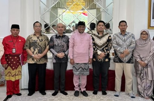 Bupati Pelalawan, H Zukri SM MM menerima audiensi Rektor UIR, Assoc Prof Dr Admiral SH MH.(foto: andi/halloriau.com)
