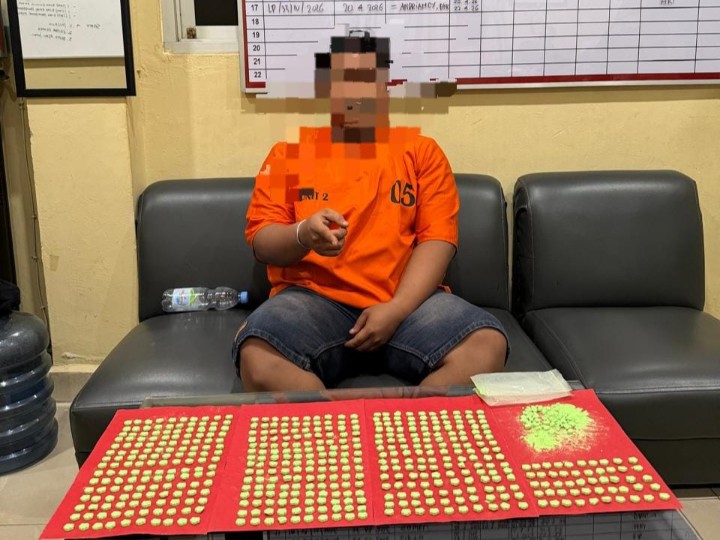 Polres Dumai menangkap pemilik 500 butir ekstasi (foto/bambang)