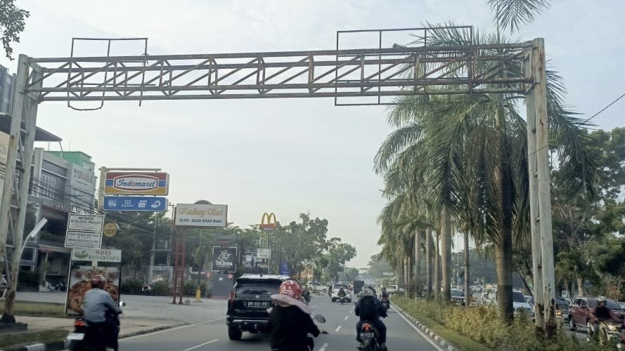 Rambu Pendahulu Penunjuk Jurusan (RPPJ) di Jalan Jenderal Sudirman raib dicuri (foto/Tata)