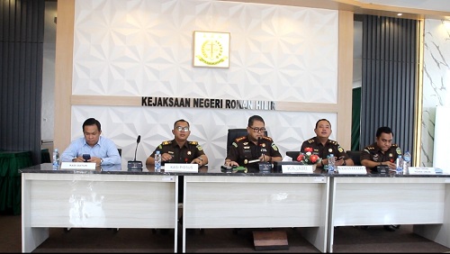 Kajari Rohil, Khaidir saat rilis capaian akhir tahun 2025 Kejari Rohil.(foto: afrizal/halloriau.com)