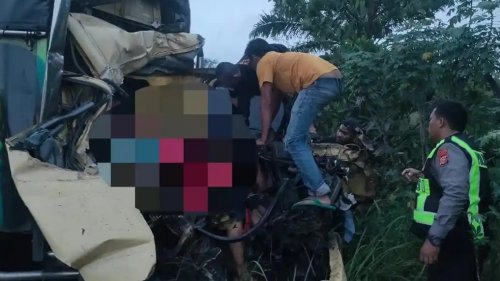 Kecelakaan maut di Jalan Pekanbaru-Bangkinang.(foto: tribunpekanbaru.com)
