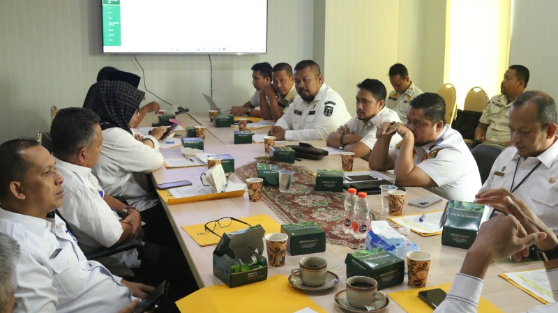 Sekda Inhil, Tantawi Jauhari saat memimpin Rakor persiapan kunjungan Gubernur Riau (foto/Ayendra)