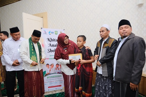 Hari Santri 2025 di menggelar khitan massal, Bupati Afni mengapresiasi Baznas Siak (foto/ist)