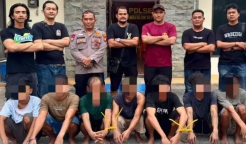 Delapan pelaku cincang truk tronton menjadi besi kiloan dibekuk Polsek Pangkalan Kerinci (foto/klikmx)