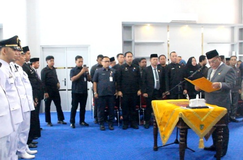 Bupati Rohil, Bistamam melantik 60 pejabat Pemkab Rohil.(foto: afrizal/halloriau.com)