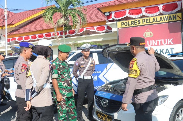 Polres Pelalawan menggelar Apel Gelar Pasukan Operasi Patuh Lancang Kuning 2025 (foto/Andy)