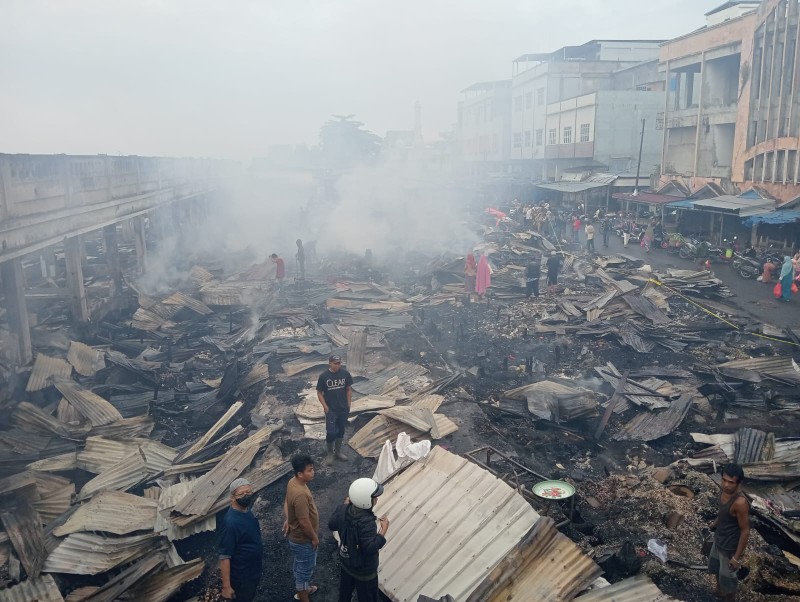 Kebakaran Pasar Induk Tembilahan (foto/Ayendra)