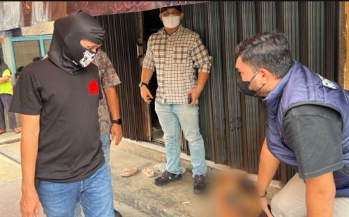 Polisi sisir Kampung Narkoba Pangeran Hidayat Pekanbaru.(foto: mcr)