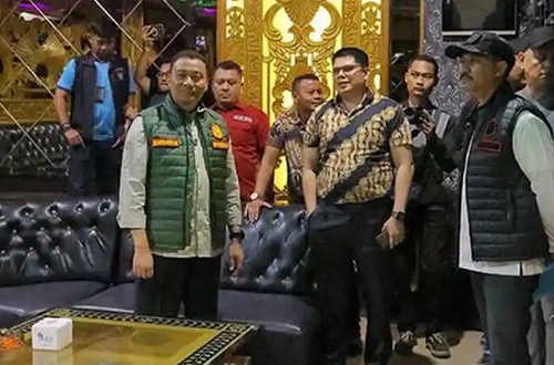 Wawako Pekanbaru, Markarius Anwar saat sidak ke New Paragon KTV di Jalan Sultan Syarif Kasim.(foto: tribunpekanbaru.com)