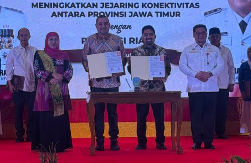Ketua Umum BPD HIPMI Riau, Migo Mufartha MoU misi dagang dengan HIPMI Jatim.(foto: barkah/halloriau.com)