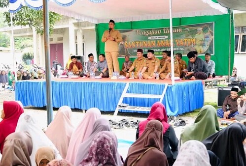 Bupati Inhu, Ade Agus Hartanto saat menghadiri Syukuran Asyuran 1447 H di Belimbing Batang Gansal. (Foto: Andri Subakti)