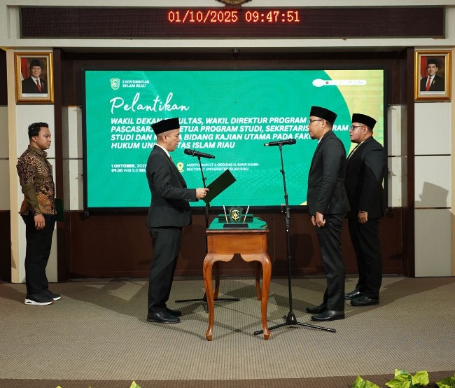 Rektor UIR Assoc. Prof. Dr. Admiral, S.H.,M.H resmi melantik Wakil Dekan Fakultas, Wakil Direktur Progran Pascasarjana, Ketua Program Studi, Sekretaris Program Studi, dan Kepala Bidang Kajian Utama Fakultas Hukum UIR periode 2025 hingga 2029. 