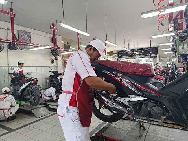 AHASS (Astra Honda Authorized Service Station) atau bengkel resmi Honda.