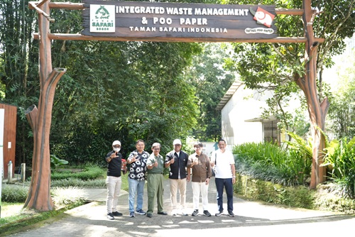 Bupati Pelalawan, Zukri pelajari sistem pengelolaan sampah terpadu di Taman Safari Bogor (foto/Andy)