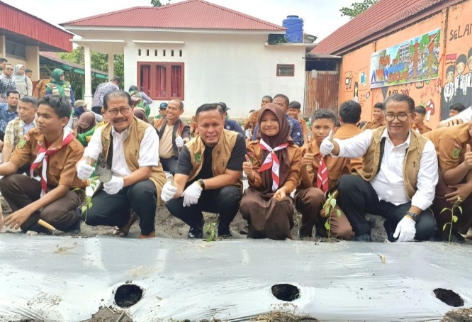 Program swasembada pangan berbasis sekolah terus didorong di Pekanbaru (foto/Tata)