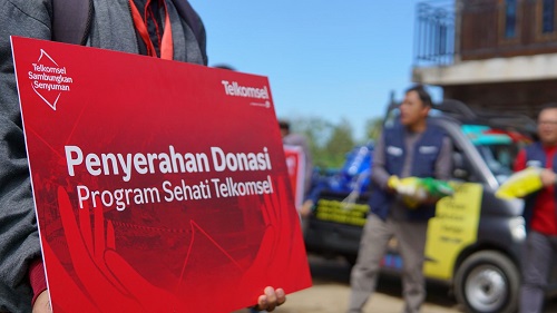 Bangkit Bersama Pascabencana Sumatera, Telkomsel kembali menyalurkan bantuan CSR serta menghadirkan Posko Layanan di Padang.(foto: istimewa)