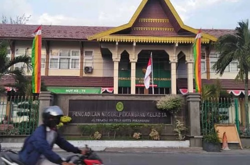PN Pekanbaru menggelar sidang perdana kasus dugaan korupsi yang melibatkan Gubernur Riau nonaktif Abdul Wahid hari ini.(foto: int)