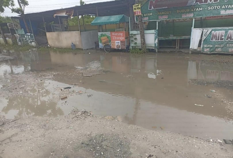 Kondisi Jalan Mustafa Sari rusak parah, warga harap perhatian Walikota Pekanbaru, Agung Nugroho (foto/Tata)