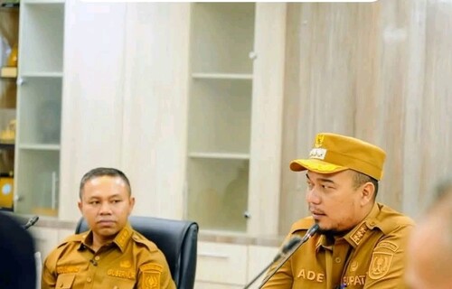Bupati Inhu, Ade Agus Hartanto melakukan audiensi langsung dengan Gubri Abdul Wahid. (Foto: Andy Subakti)