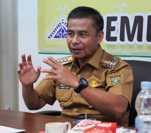 Bupati Kampar, Ahmad Yuzar.