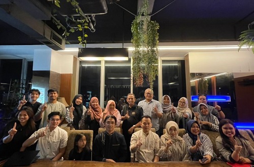 Dokter Spesialis Bedah Toraks, Kardiak, dan Vaskular Eka Hospital Pekanbaru, dr Brilliant SpBTKV dalam kegiatan media gathering dan buka puasa bersama di Sky Lounge Lantai 7 Grand Central Hotel.(foto: meri/halloriau.com)
