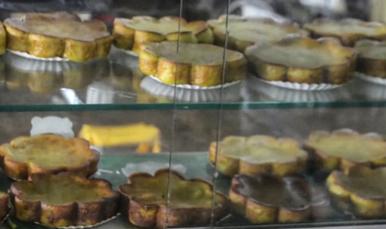 Kemojo Pandan, Kue Khas Melayu Riau yang unik berbentuk Bunga Kamboja