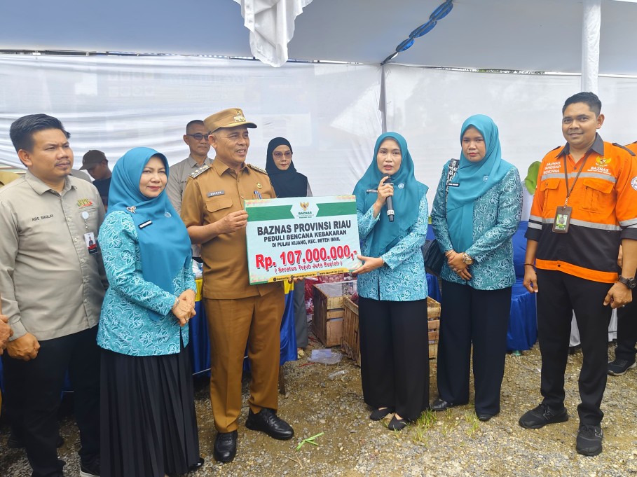 Baznas Riau salurkan bantuan korban kebakaran di Pulau Kijang Inhil (foto/yuni)