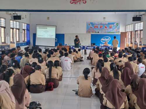 PT Sari Lembah Subur bersama SMK Negeri 1 Pangkalan Lesung memberikan pembekalan PKL. (Foto: Andy Indrayanto)