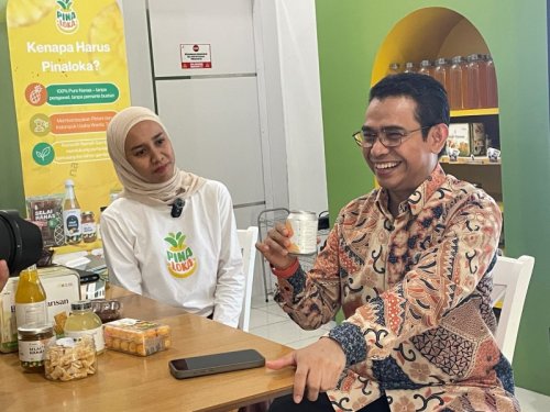 Anggota DPR RI, Hendry Munief mengunjungi UMKM Pinaloka di Siak (foto/ist)