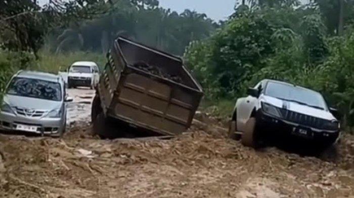 Kondisi jalan di sejumlah kabupaten di Riau rusak berat (foto/tribun)