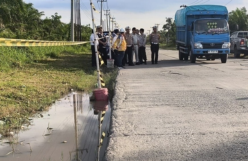 Ditlantas Polda Riau cek titik rawan banjir di Jalintim Pelalawan jelang Nataru 2026 (foto/ist)