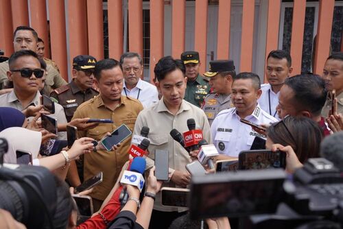 Wakil Presiden Republik Indonesia ( RI) Gibran Rakabuming Raka saat konferensi pers, Senin (28/7/25) di Pekanbaru. (Foto: Media Center Riau)