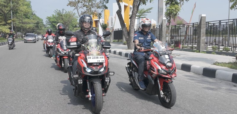 Komunitas Honda ADV Pekanbaru dan PT CDN gelar rolling city (foto/ist)
 