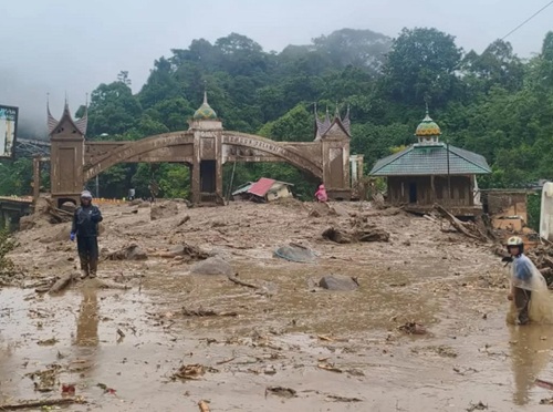 Ilustrasi akses jalan di Sumatera Barat terputus akibat bencana banjir dan longsor (foto/int)