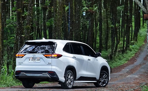 Toyota Innova Zenix Hybrid.(foto: int)