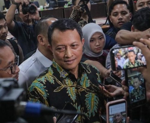 Plt. Jampidsus Rudi Margono memberikan keterangan usai konferensi pers di Kejaksaan Agung, Jakarta, Sabtu (11/7/2026).
