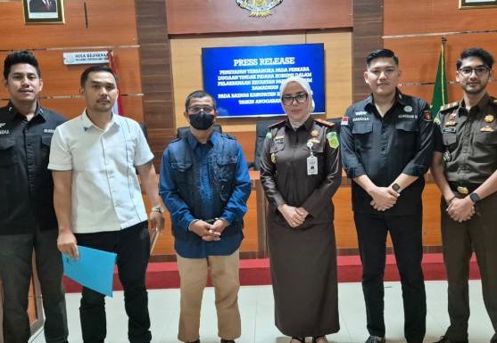 Kejari Inhil resmi menetapkan Ar, unsur pimpinan Baznas Inhil, sebagai tersangka dalam kasus dugaan korupsi program Paket Premium Ramadan 2024.