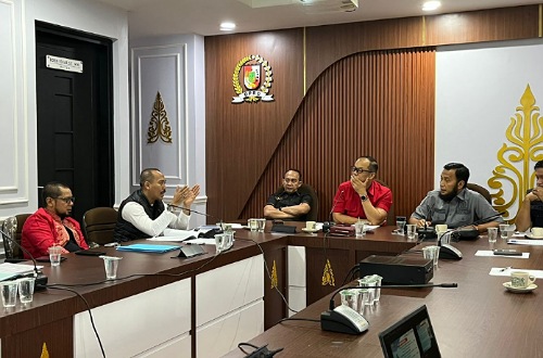 Komisi I DPRD Pekanbaru saat RDP dengan Satpol PP Pekanbaru.(foto: mimi/halloriau.com)