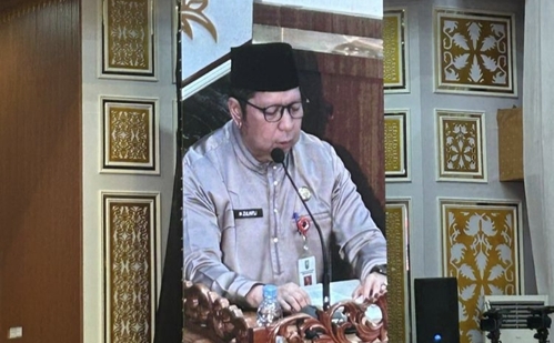 Asisten I Setdaprov Riau, Zulkifli Syukur saat menghadiri Rapat Paripurna di Kantor DPRD Kota Pekanbaru. (Foto: Media Center Riau)