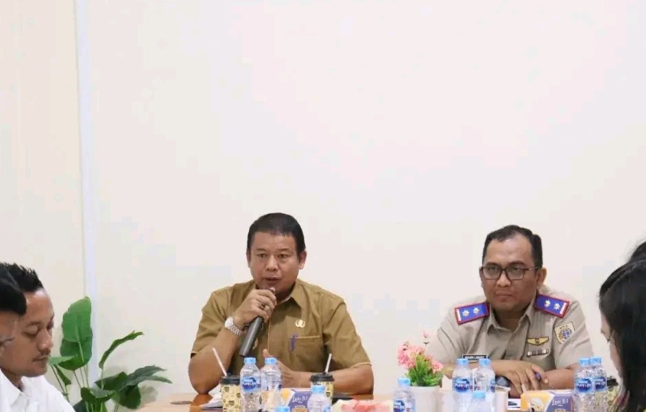 Wabup Inhu, Hendrizal menegaskan penataan lahan di TNTN Riau (foto/andri)