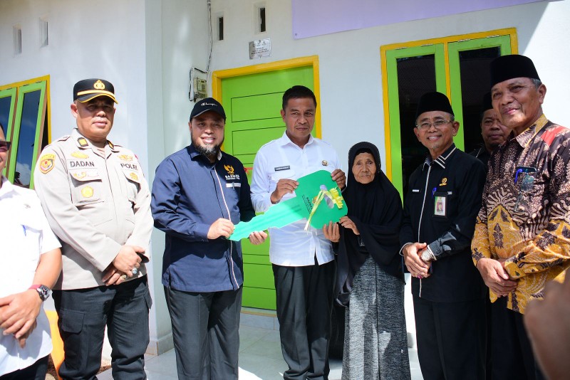 Baznas Riau meresmikan 15 RLH di Kampar (foto/yuni)