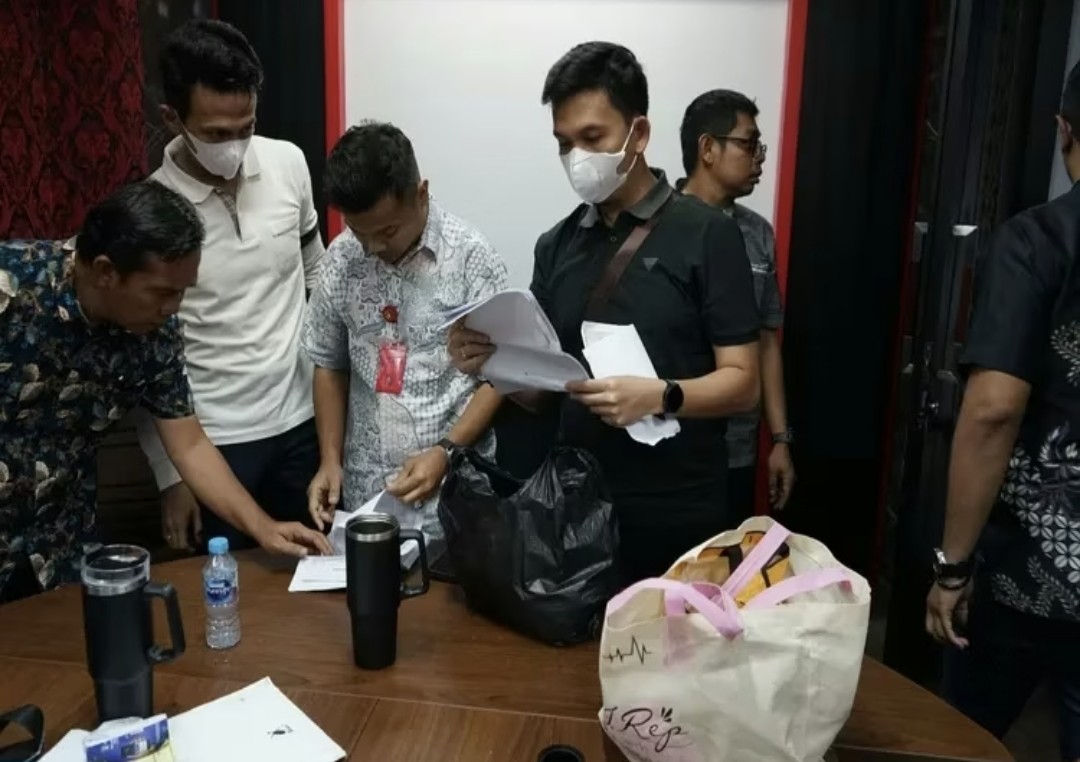 Kejari geledah ruang Sekretariat DPRD Pekanbaru (foto/haluanriau)